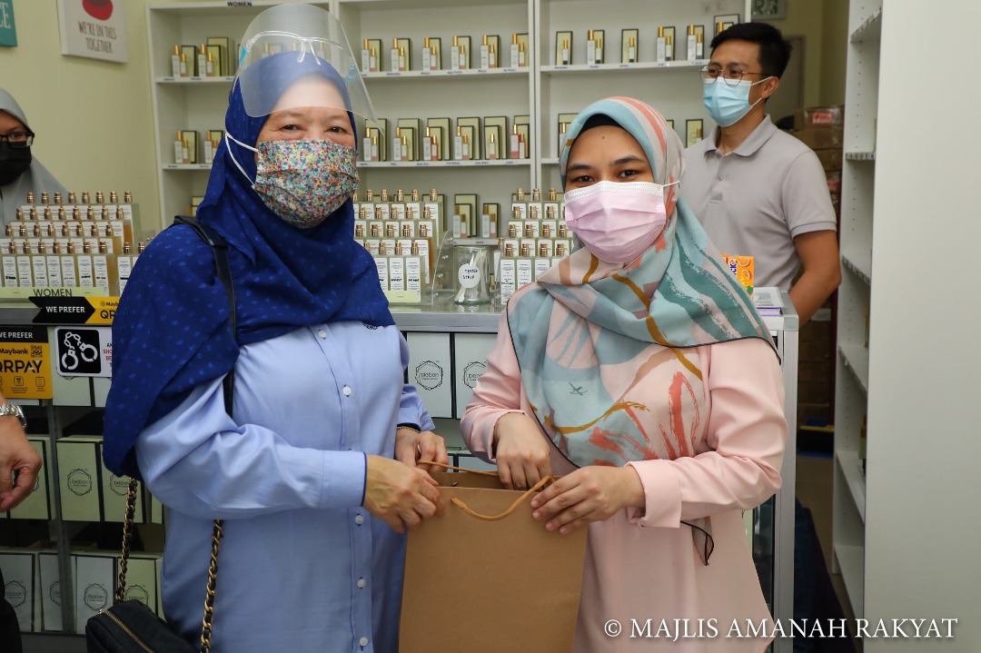 BANTUAN PERNIAGAAN DI KUALA TERENGGANU SKIM OKU DARIPADA MAJLIS AMANAH